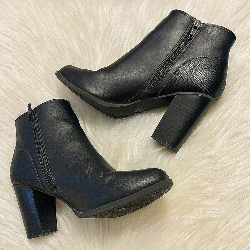 NEW Me too Arlo black chunky zip up heel boots sz 6.5 women’s biker edgy snakesk